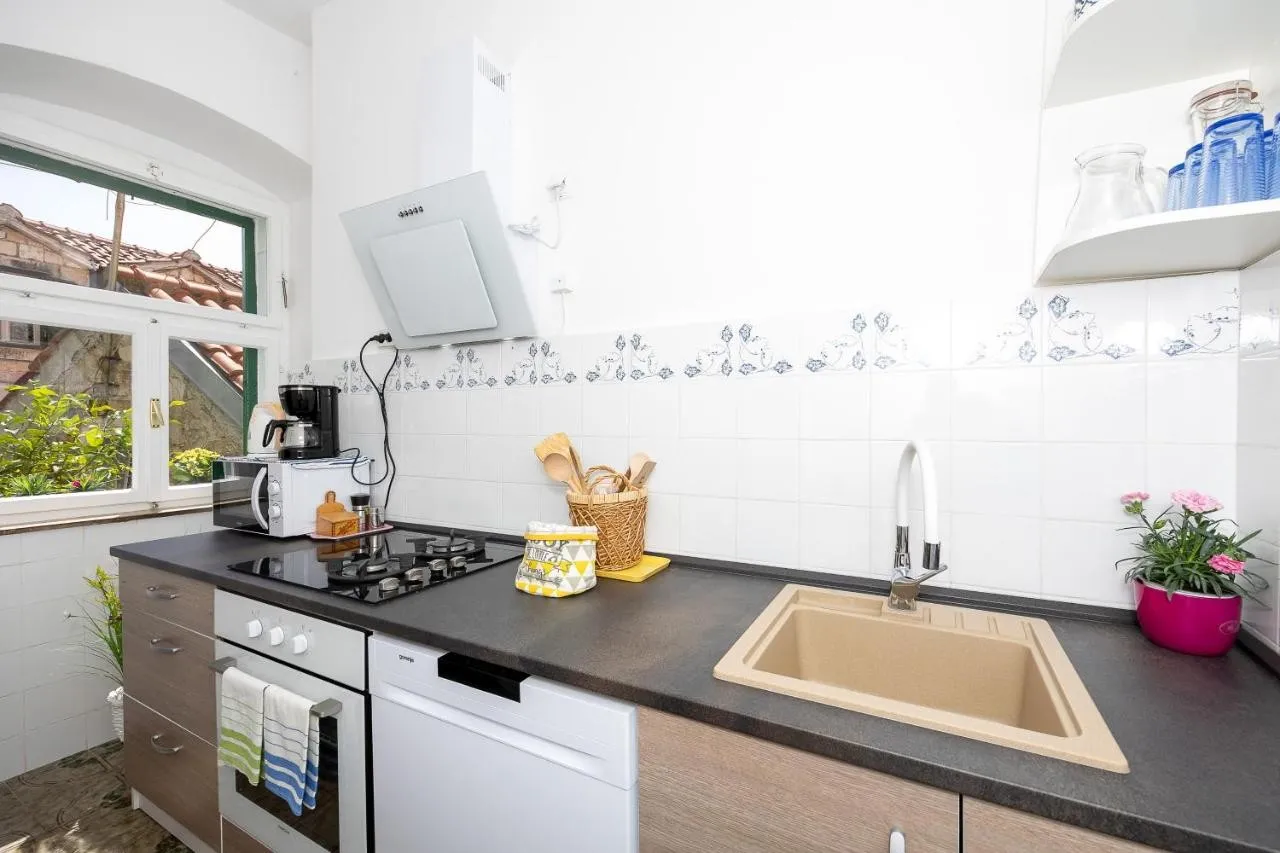 predivan kompletno opremljen stan u centru grada splita - slika 3