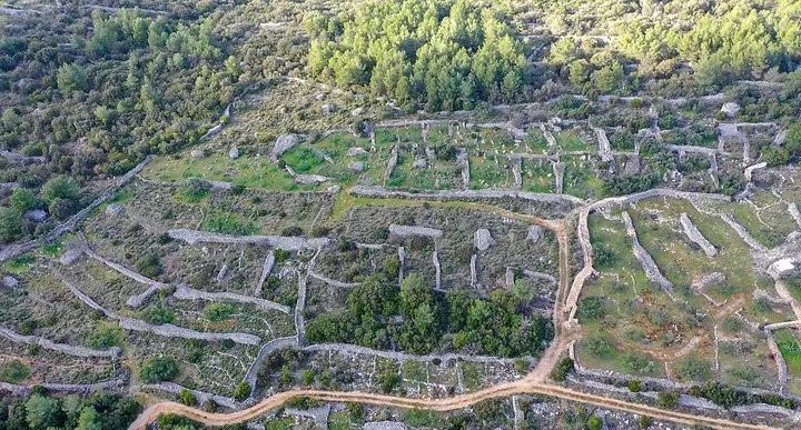 izuzetno zemljište s uvjetima gradnje, 10,560 m², hvar, gdinj - slika 5
