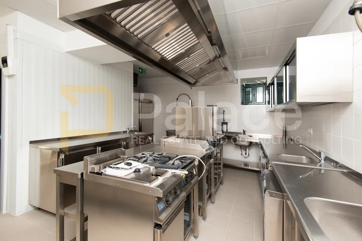 novouređeni i opremljeni hotel u skradinu 812 m2 - slika 21