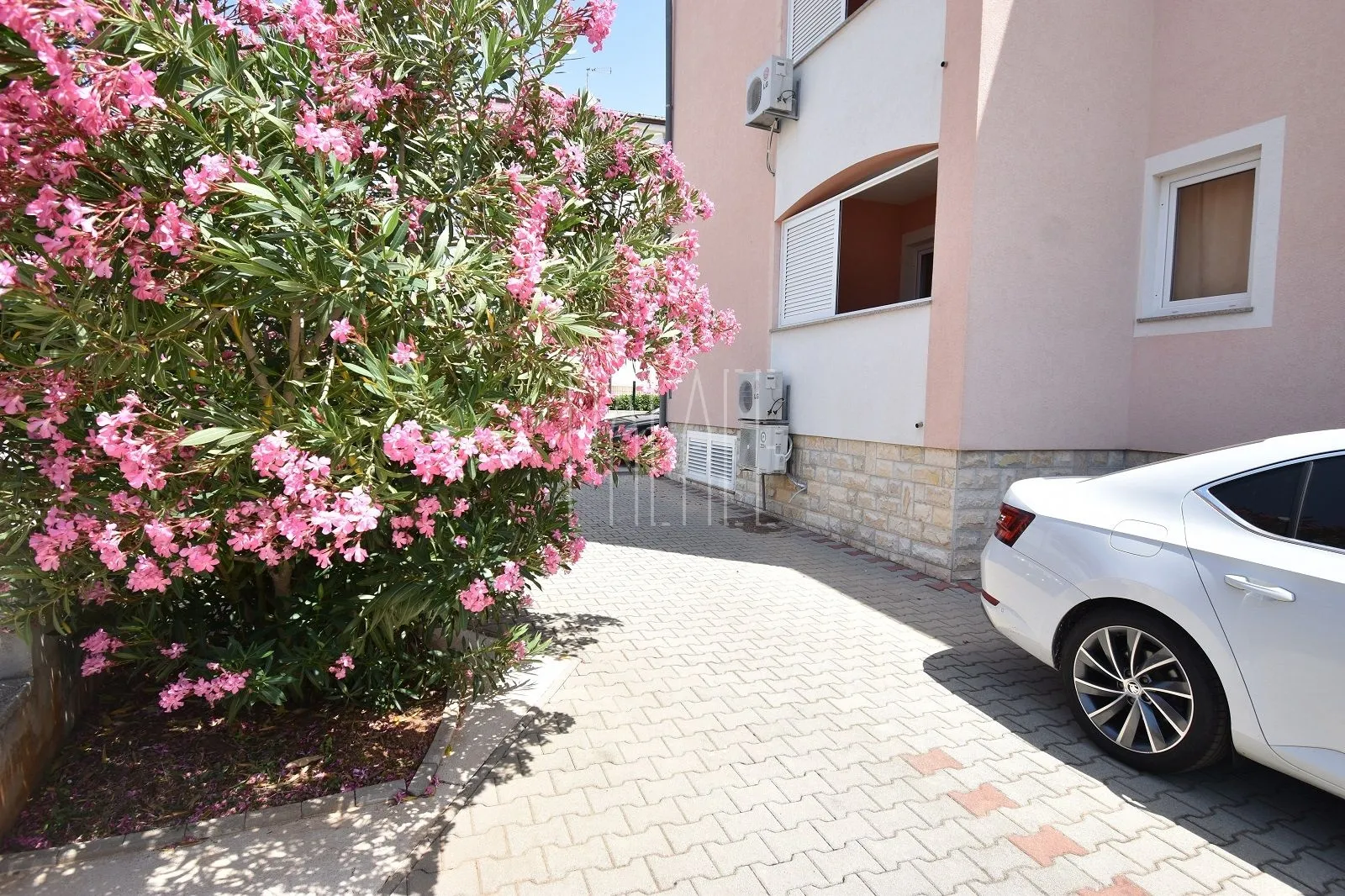 turistički objekt sa 12 apartmana s pogledom na more, srima, 650.00 m2 - slika 20