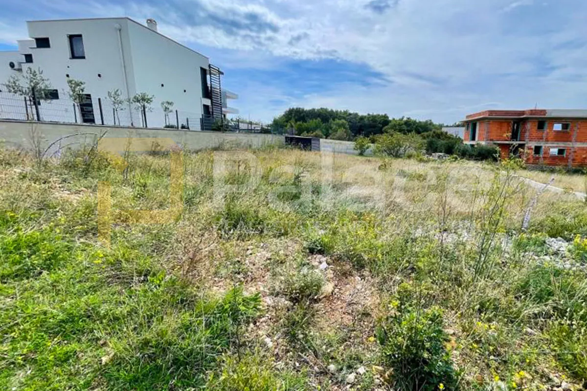 građevinsko zemljište na krku s projektom za vilu, punat, 595 m² - slika 2