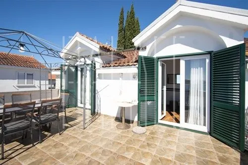 vila u mirnoj uvali s pogledom na cijelu rogoznicu - slika 16