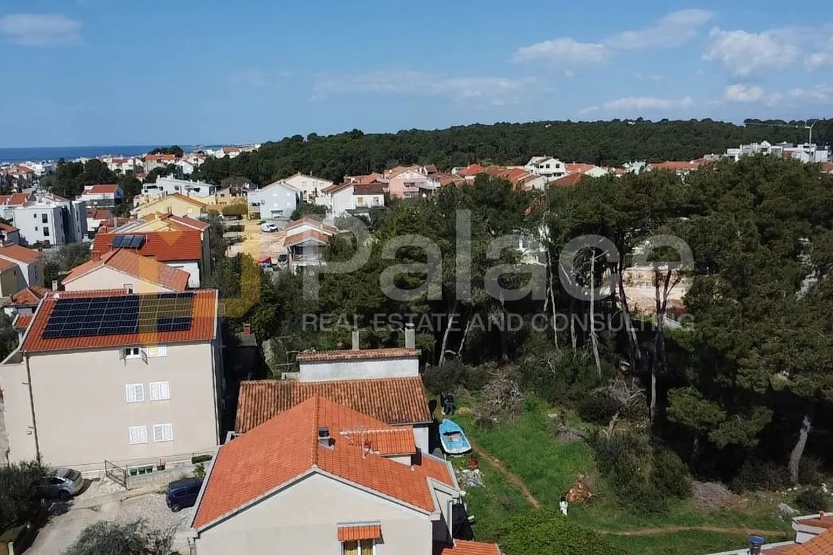 odlična prilika! belafuža: građevinsko zemljište 900 m od mora - slika 4