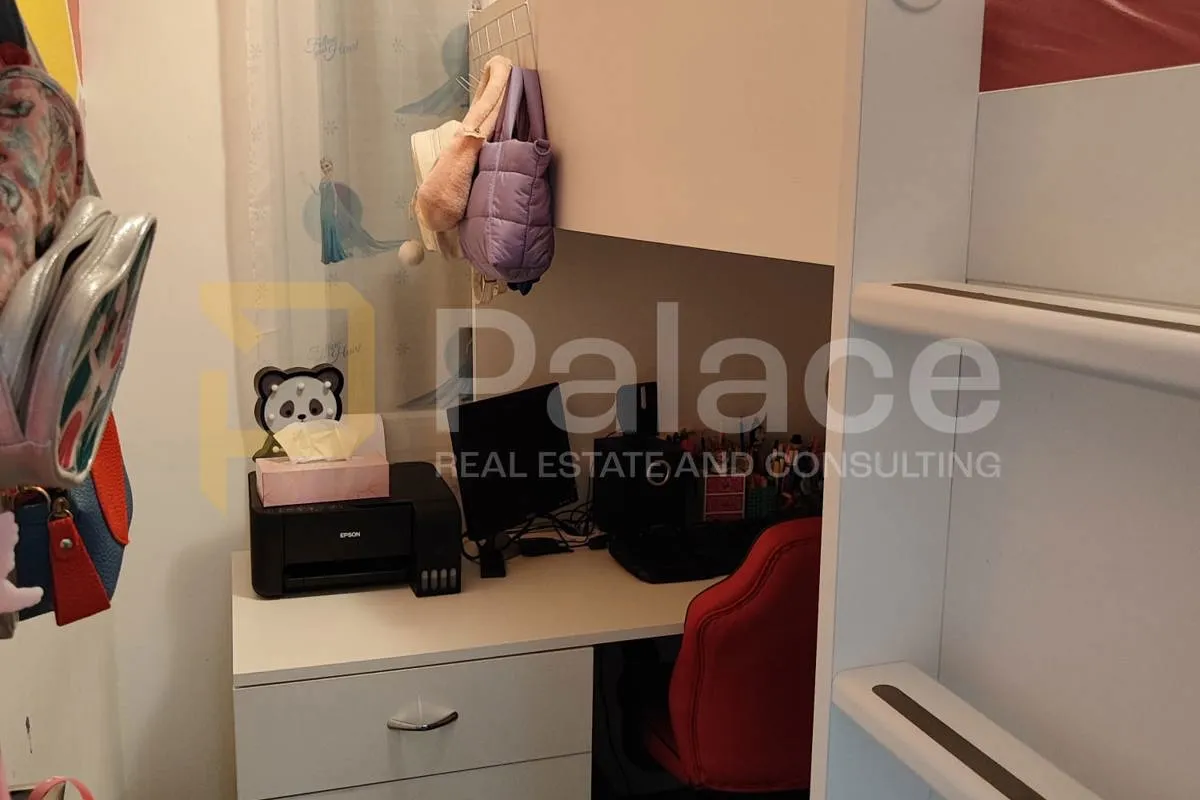 kaštela - renovirana kuća s dva stana i parkingom na odličnoj lokaciji - slika 17