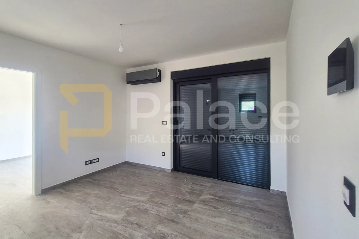 apartman s vrtom, parkingom i pogledom, nova zgrada, murter 78 m2 - slika 10