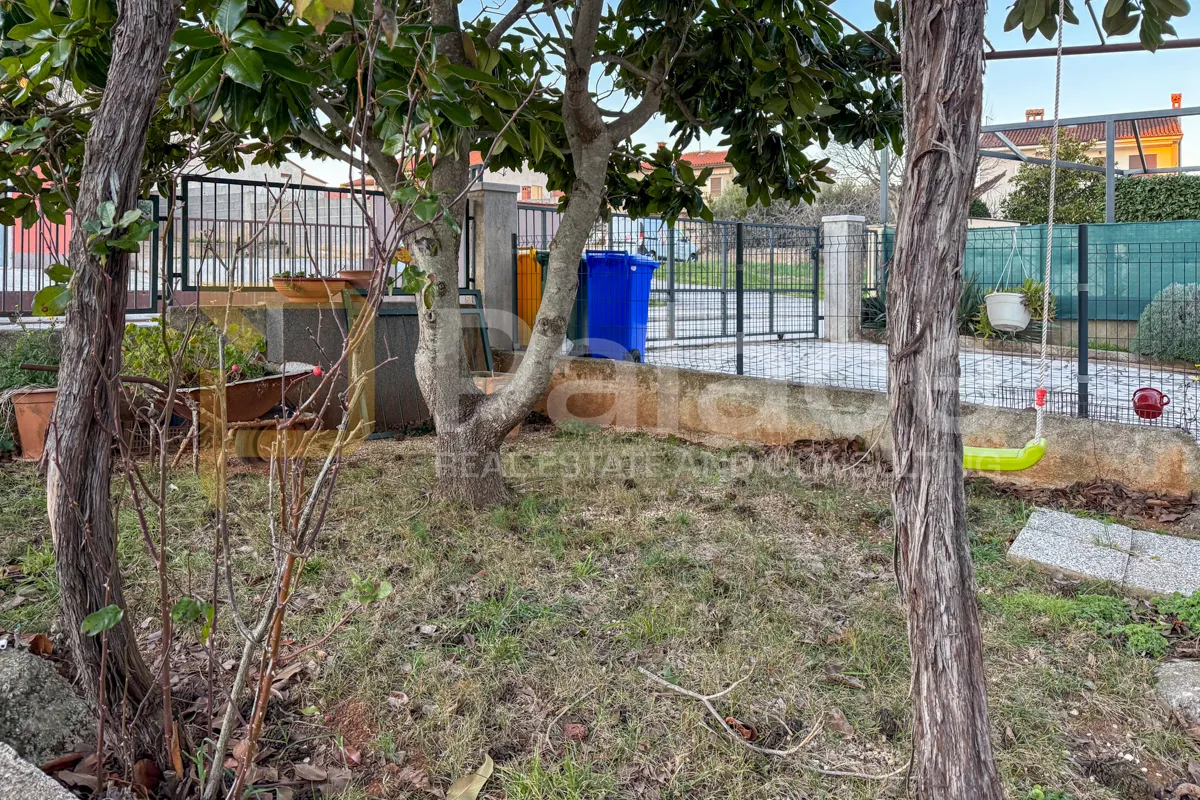 prekrasan i renoviran trosobni stan sa vrtom u mirnom kvartu - slika 11