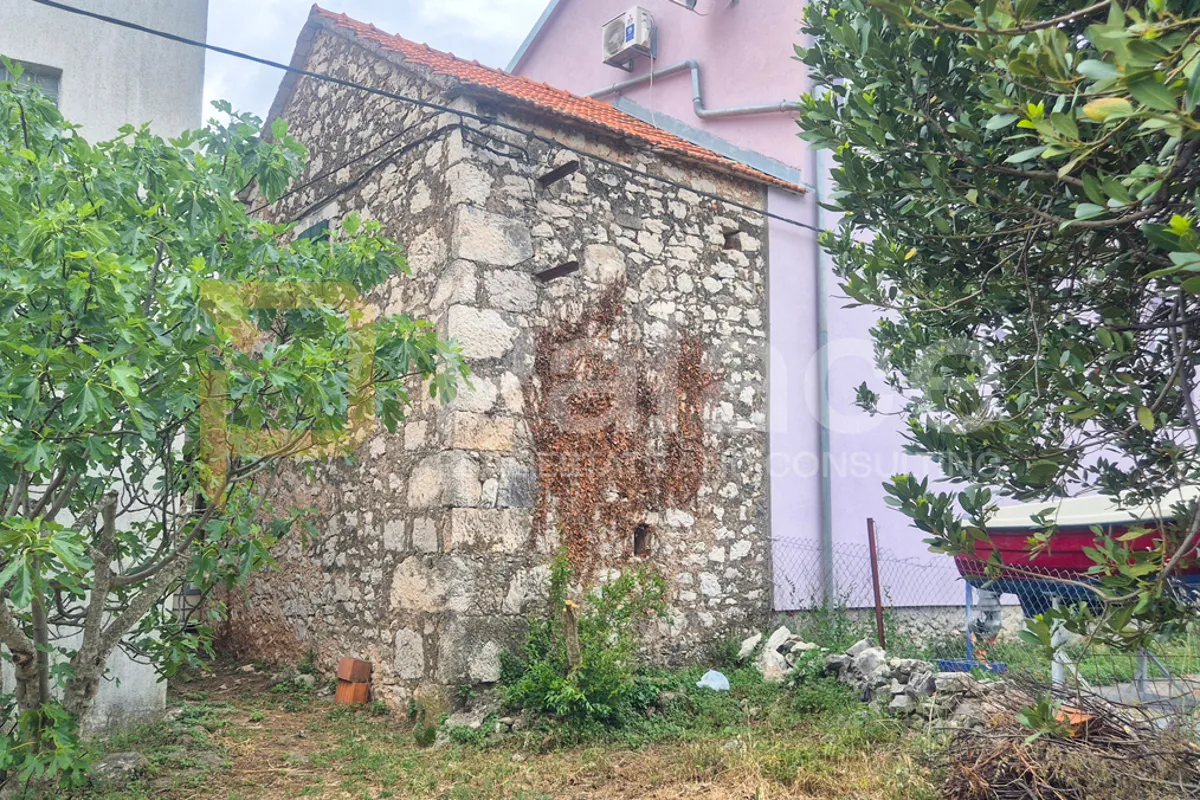 povoljno: dvije kamene kuće s velikim dvorištem, bilice 90 m2 - slika 8