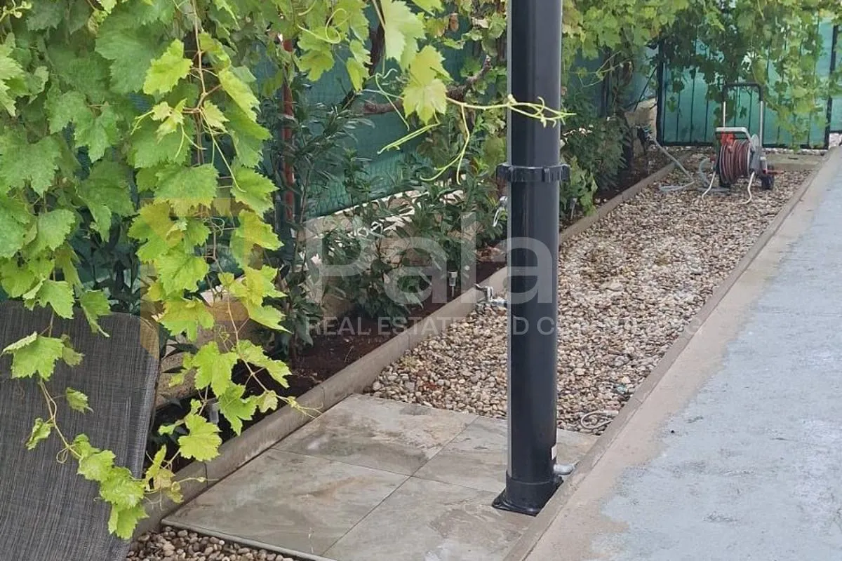 novouređen 2-sobni stan 54,63 m2 s vrtom i pogledom na more, podstrana - slika 11
