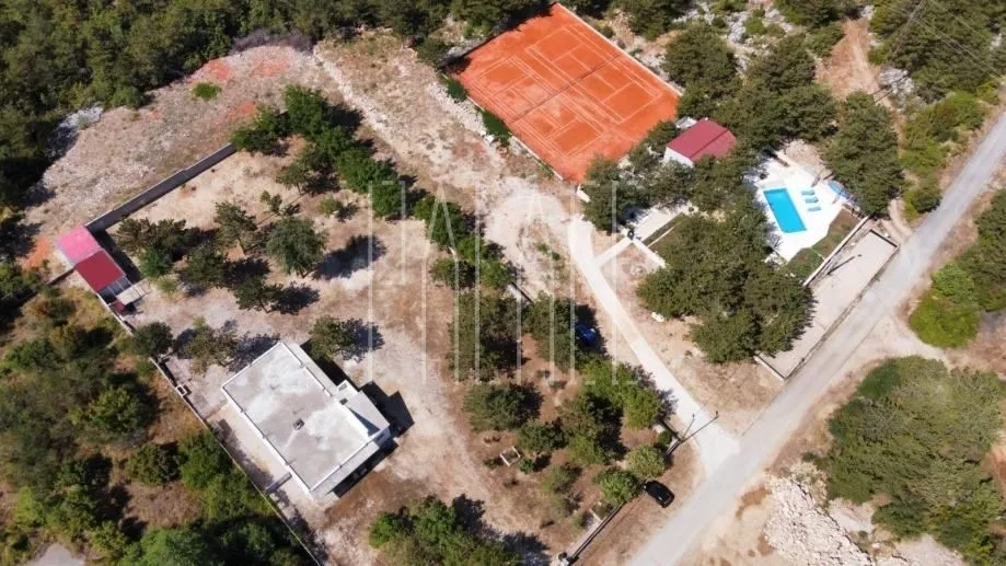 prilika: građevinsko zemljište s roh bau objektom, drniš, 3057 m2 - slika 7