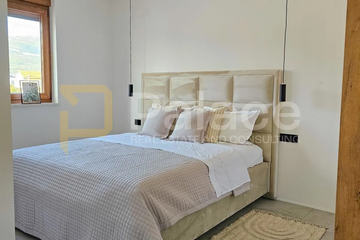 jedinstvena vila s bazenom u kaštel novom - slika 11