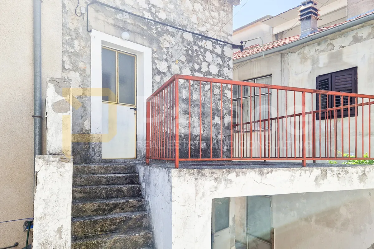 kuća za renovaciju u centru zatona kod šibenika, 30 m od mora, 100 m2 - slika 2
