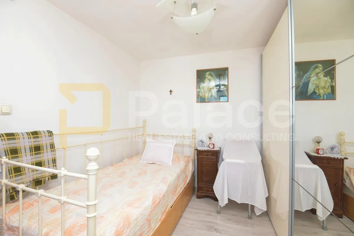 šibenik, dolac: jednosoban stan u centru grada u prvom redu do mora - slika 2