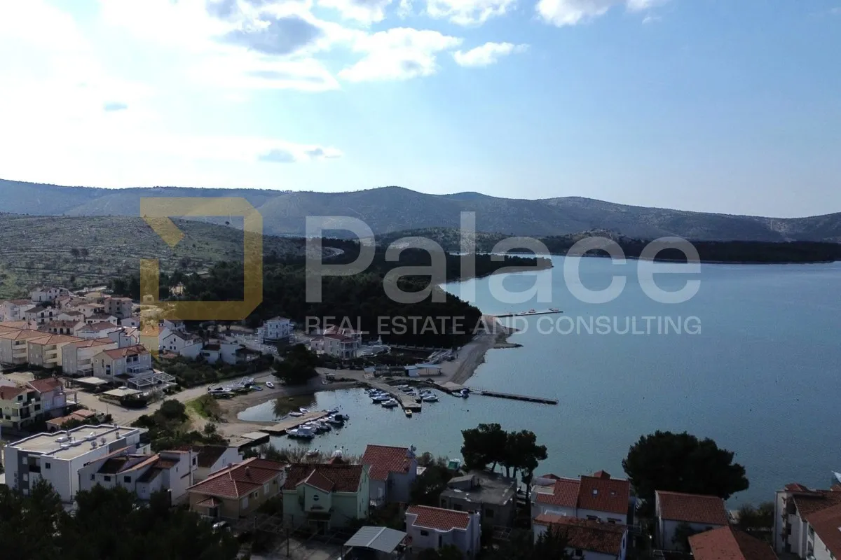 nova luksuzna vila s grijanim bazenom i pogledom,70 m od mora,žaborić - slika 11