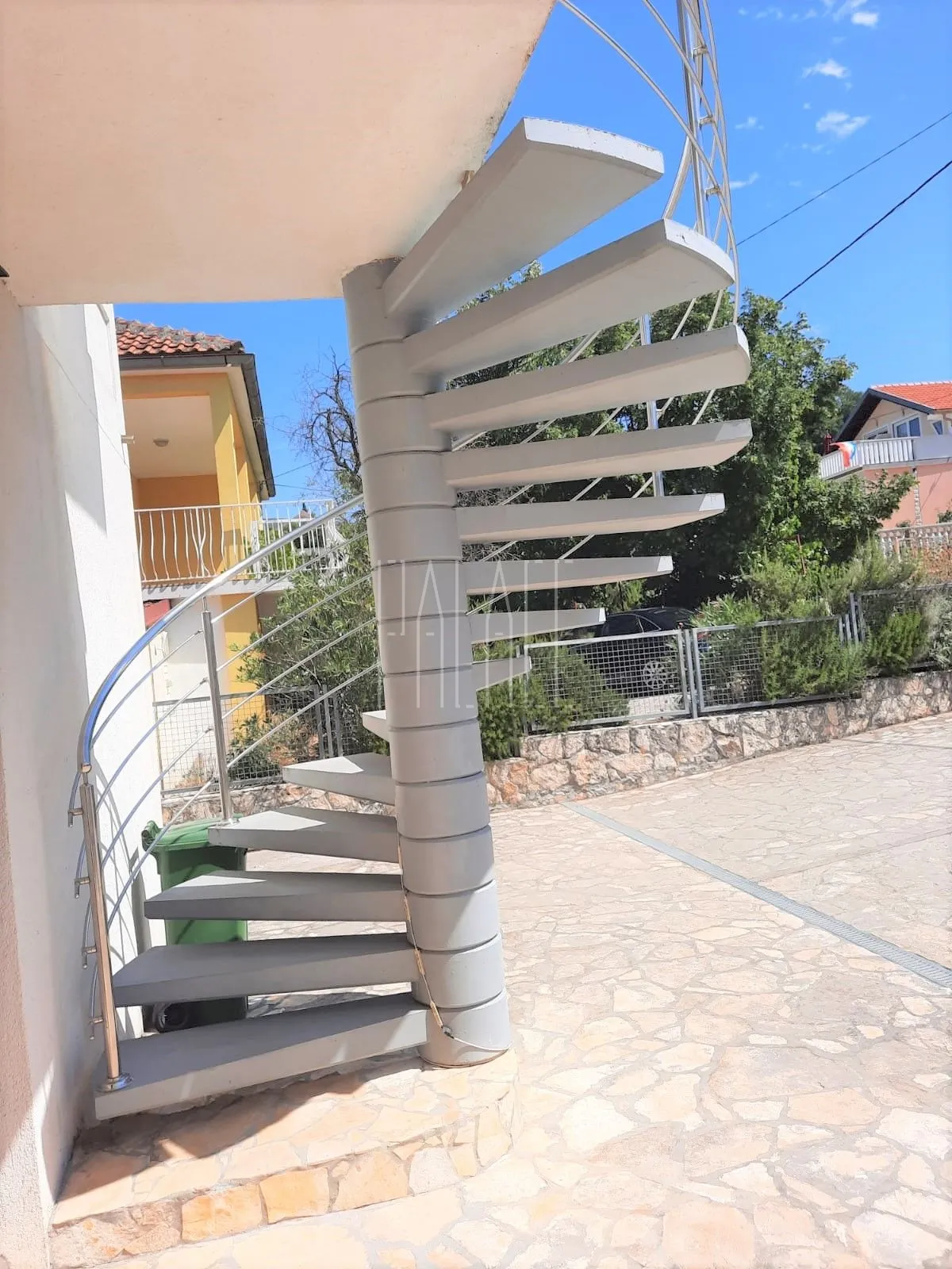 kuća s 3 stana i velikim dvorištem, gornji karin, 230.00 m2 - slika 8