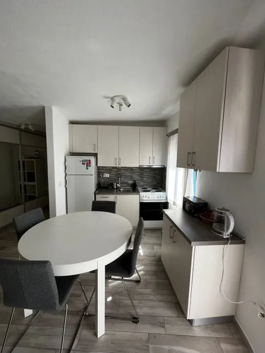 renovirana kuća samo 40m od mora, krvavica - slika 11