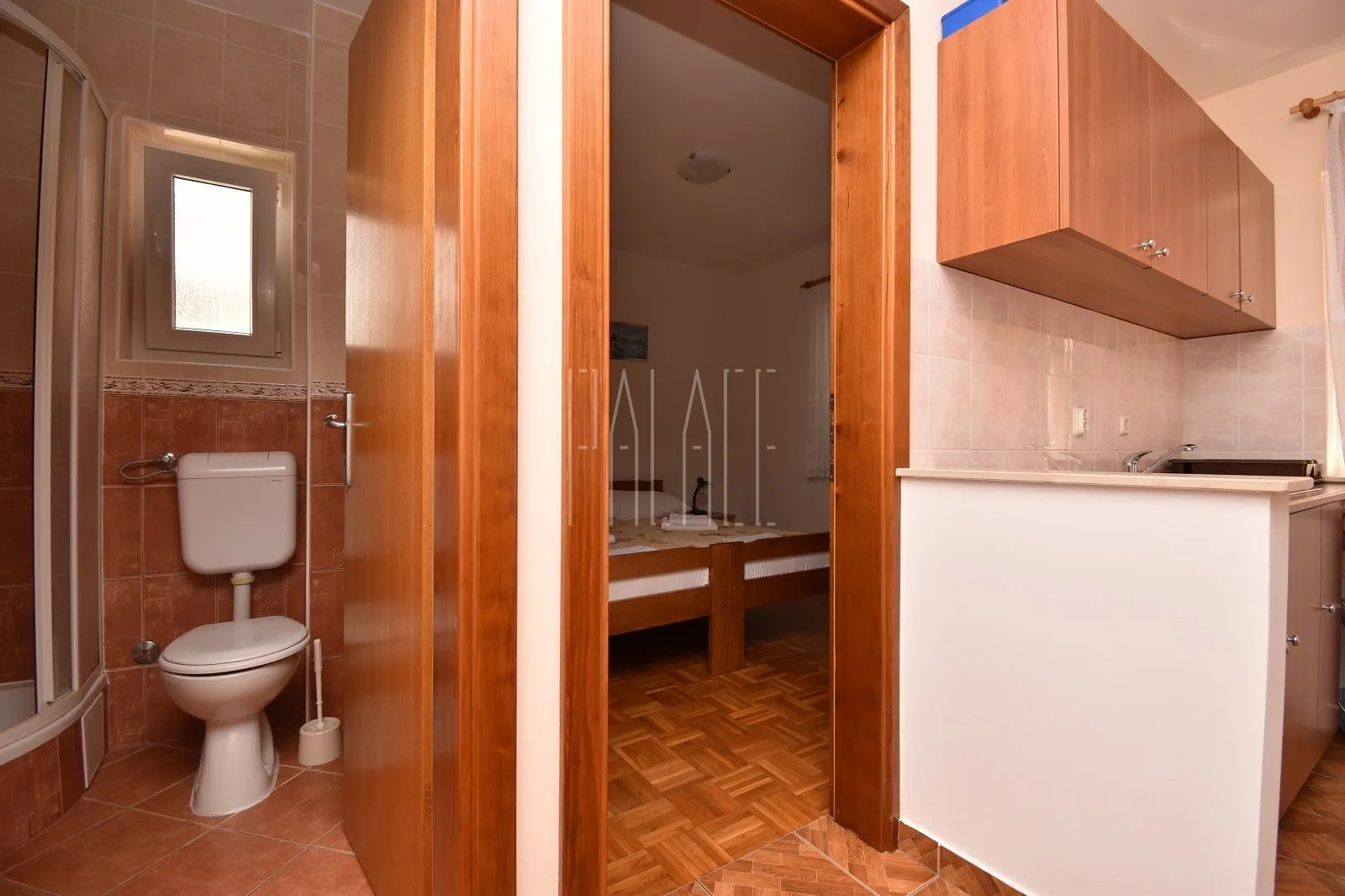 turistički objekt sa 12 apartmana s pogledom na more, srima, 650.00 m2 - slika 11