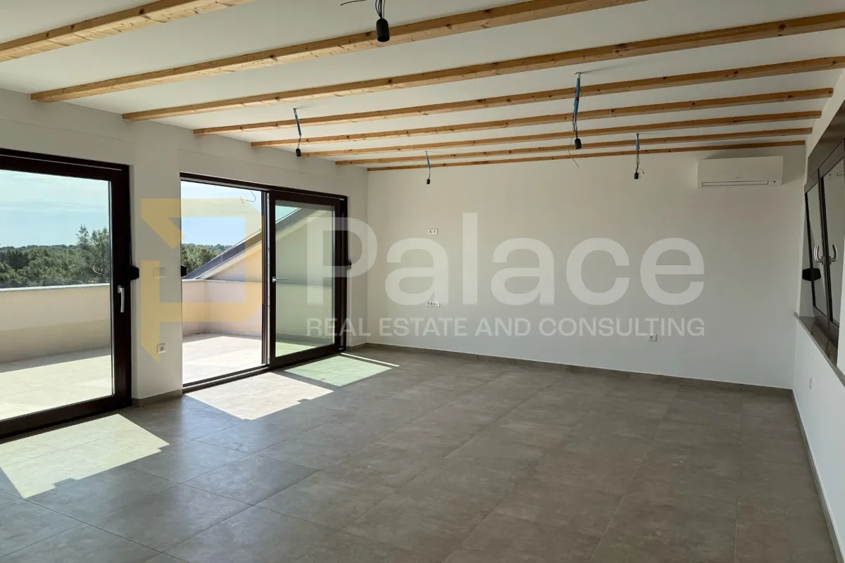 luksuzni penthouse od 133 m² s bazenom, terasom i pogledom na more - slika 4