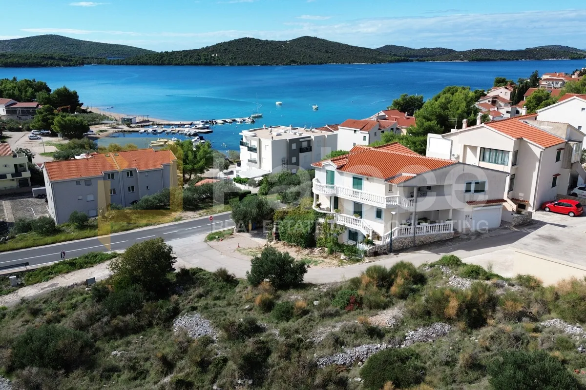 građevinski teren samo 100 m od mora, žaborić-jasenovo, 3170 m2 - slika 4