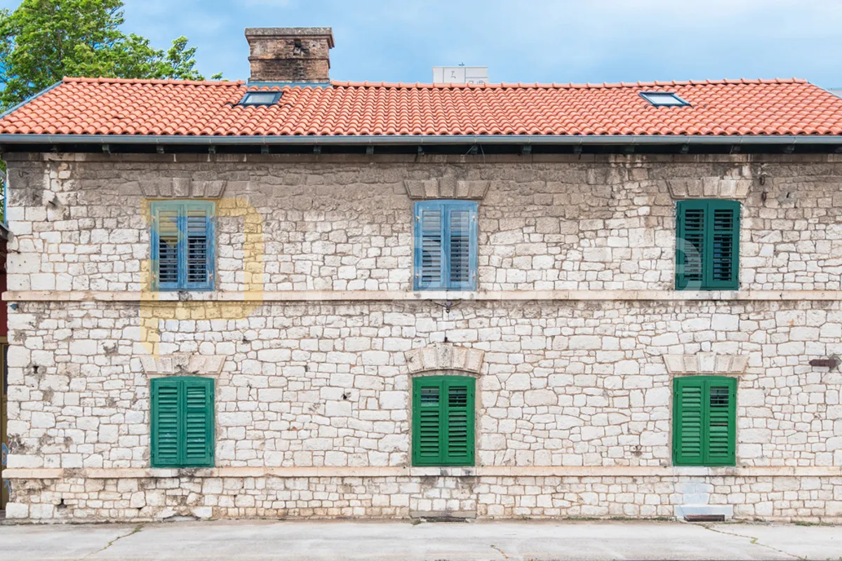 Renovirani dvoetažni stan S4 u manjoj zgradi: Šibenik-centar, 70 m2