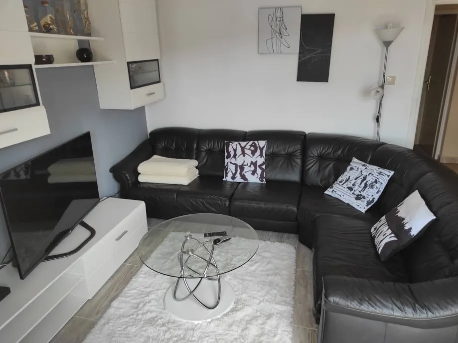 kuća s 2 apartmana na idealnoj lokaciji s pogledom na more, rogoznica - slika 2