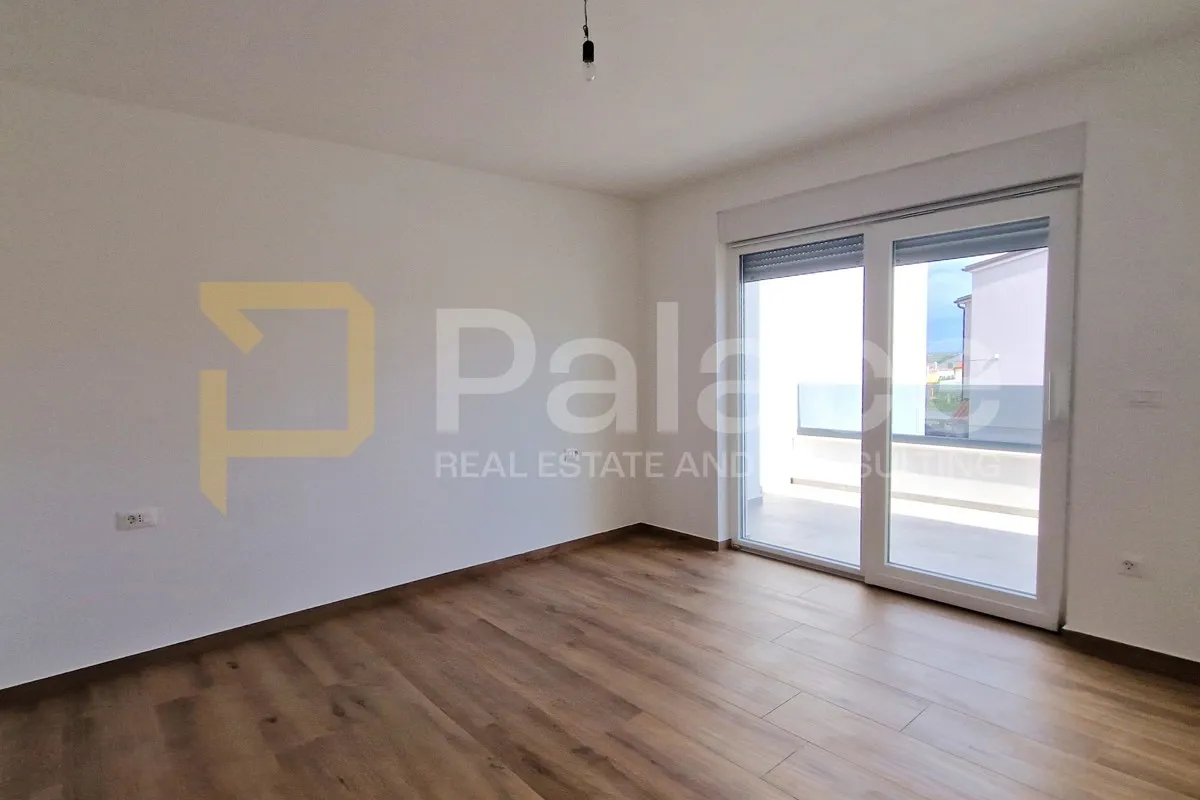 nova dvojna kuća s 3 spavaće sobe i velikim dvorištem, vodice 162 m2 - slika 21