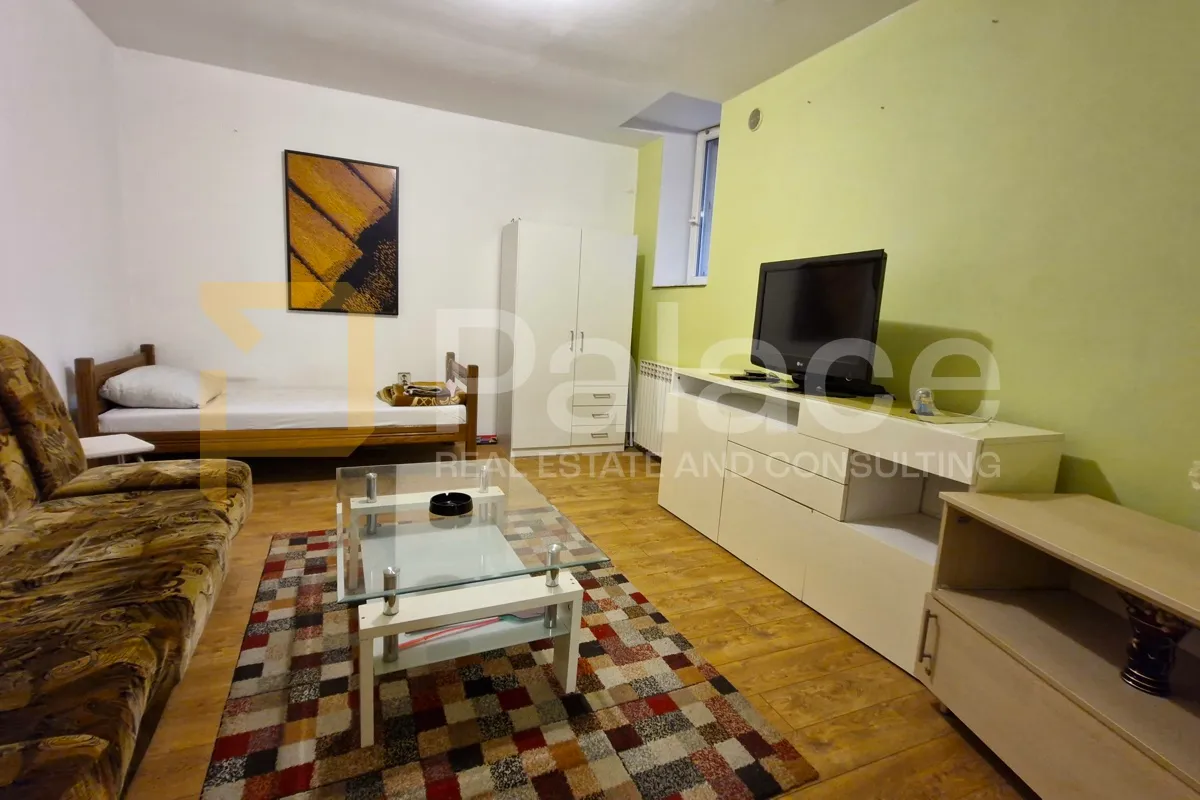 prodaja stana u centru - idealno za najam studentima - slika 2