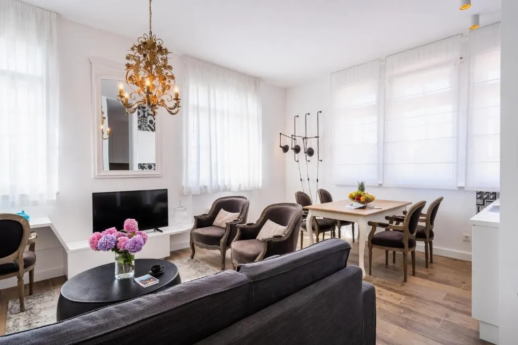 opatija centar, 5 apartmana 200m2, ekskluzivna investicijska prilika - slika 1