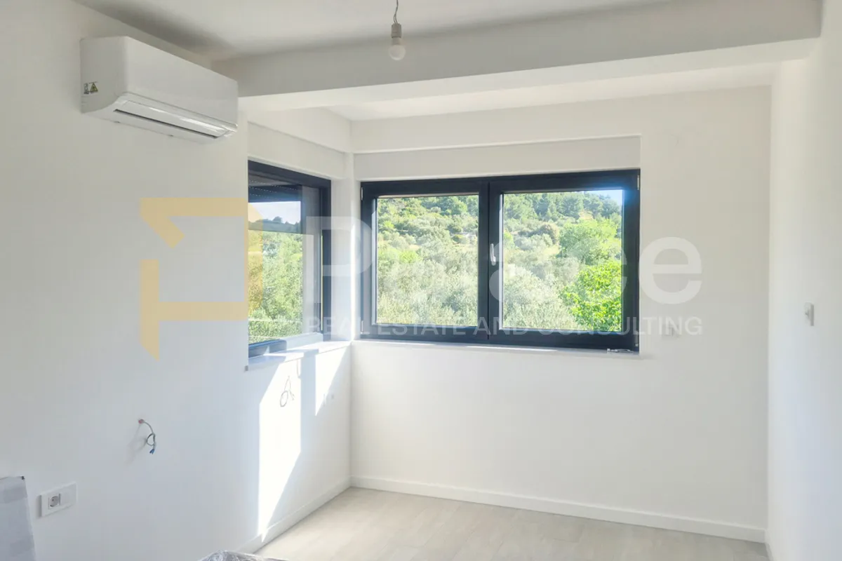 novogradnja duplex trosobni s dvorištem blizu mora, tisno 106 m2 - slika 9