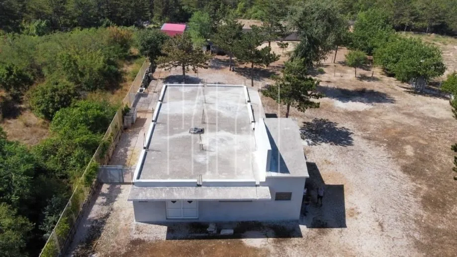 prilika: građevinsko zemljište s roh bau objektom, drniš, 3057 m2 - slika 6