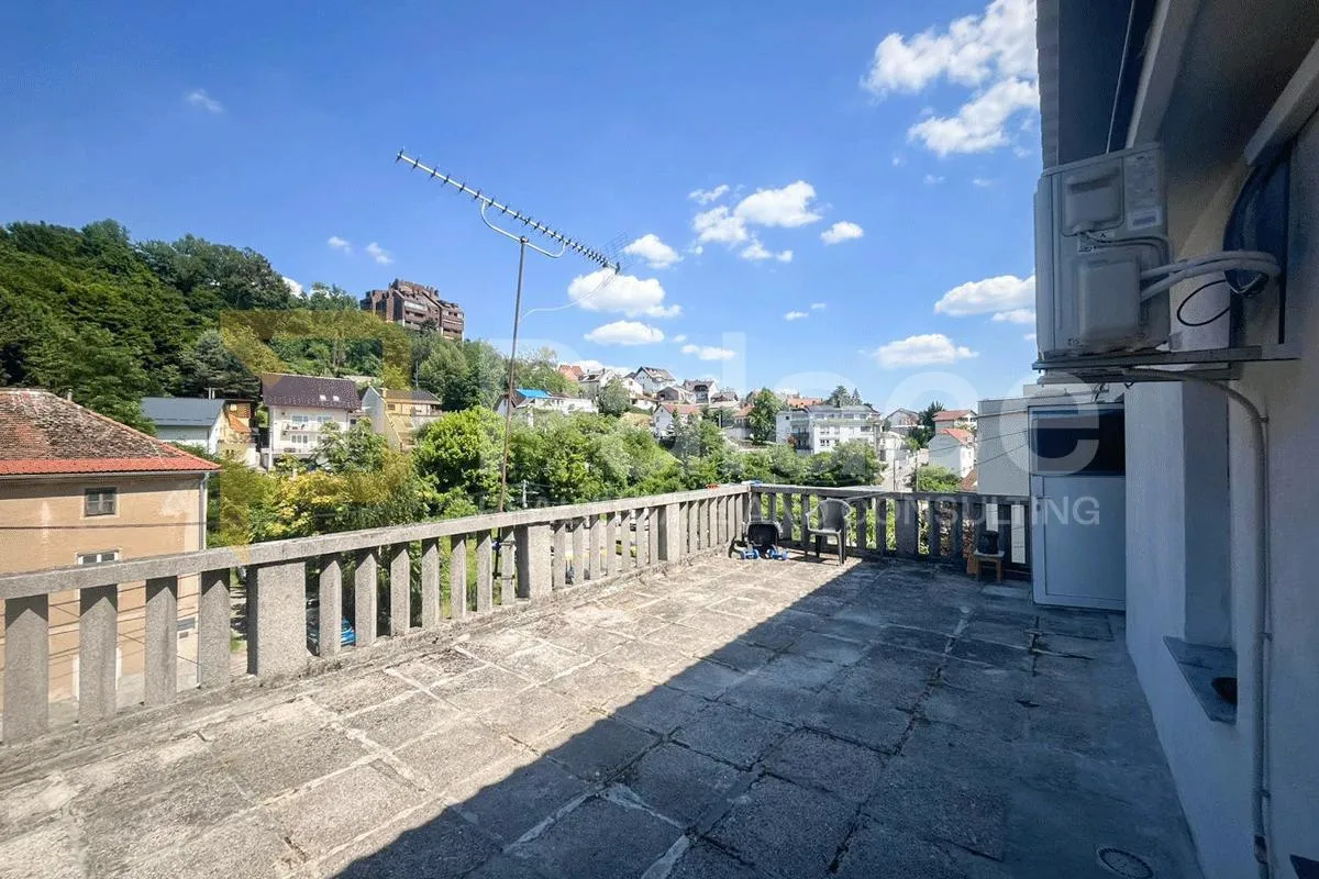 šarmantan renoviran 1,5-sobni stan s velikom terasom i pogledom na zelenilo – črnomerec - slika 6