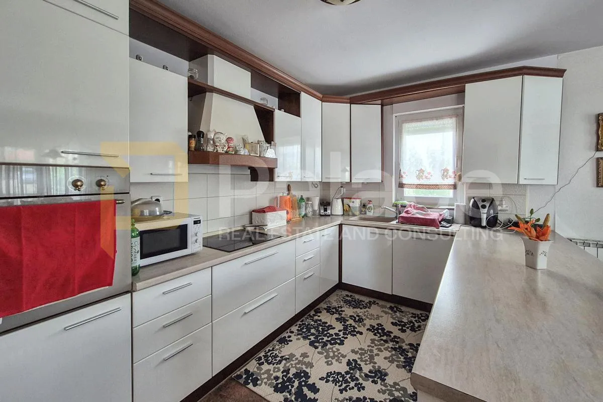 obiteljska kuća s apartmanima i mediteranskim vrtom – vodice - slika 7