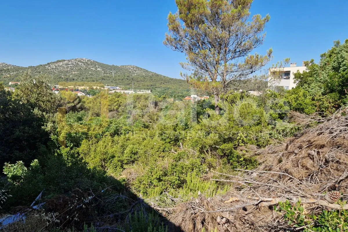 građevinski teren idealne površine uz pristupni put, bilice 1.000 m2 - slika 2