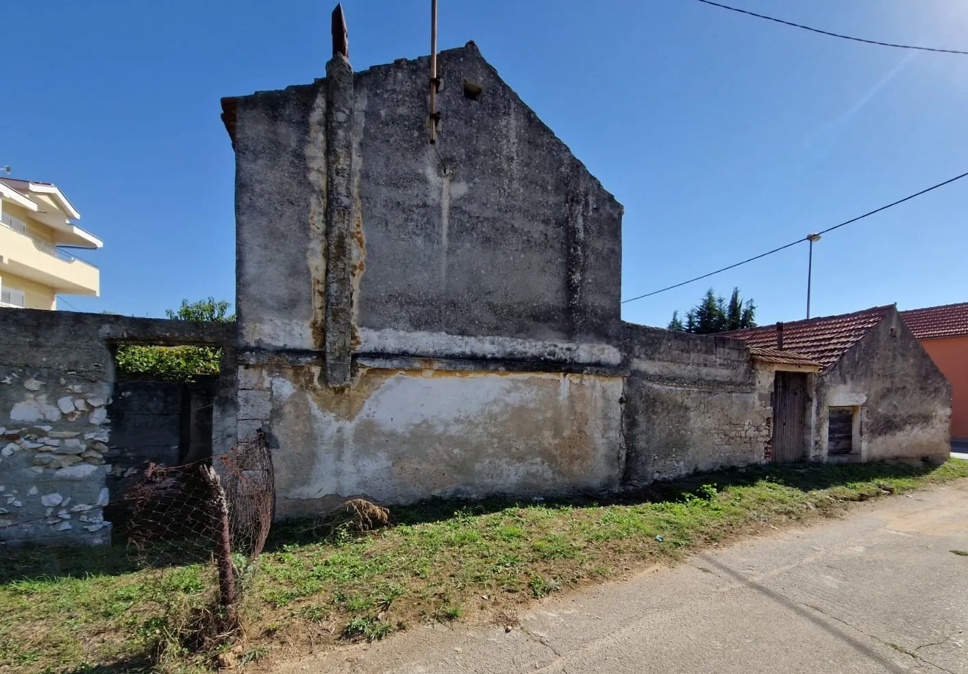 turanj: povoljna prodaja zemljišta s kućama - idealno za renoviranje! - slika 4