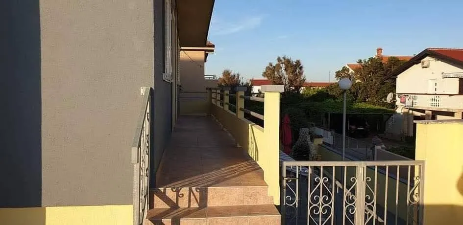 nin : apartmanska kuća na samoj obali - slika 13