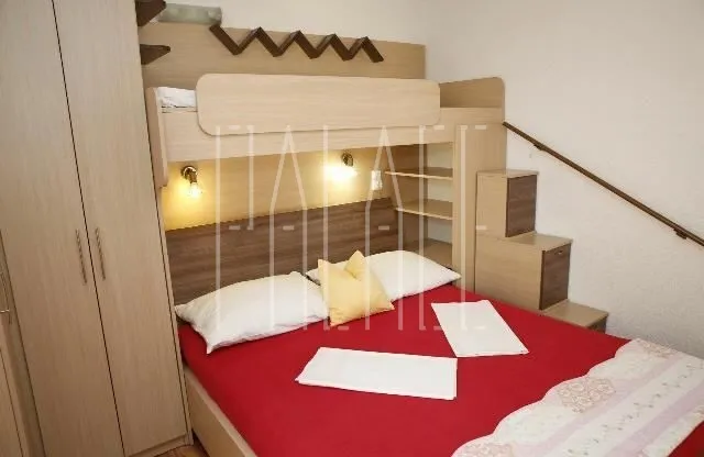 apartmanska kuća za zaljubljenike u turizam u vodicama, 980.00 m2 - slika 17
