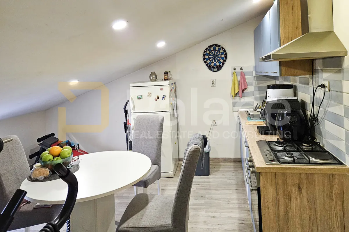 stan na 2. katu u strogom centru pule s vrtom, 48 m² blizu arene - slika 3