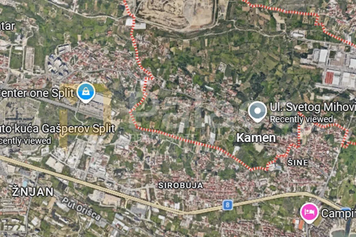 Kamen, građevinsko zemljište uz put, 1680m2 - Split