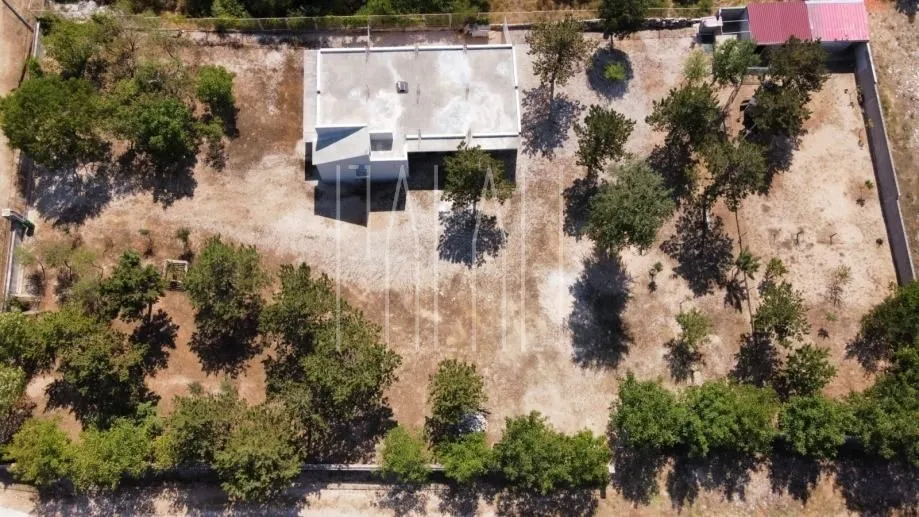 prilika: građevinsko zemljište s roh bau objektom, drniš, 3057 m2 - slika 9