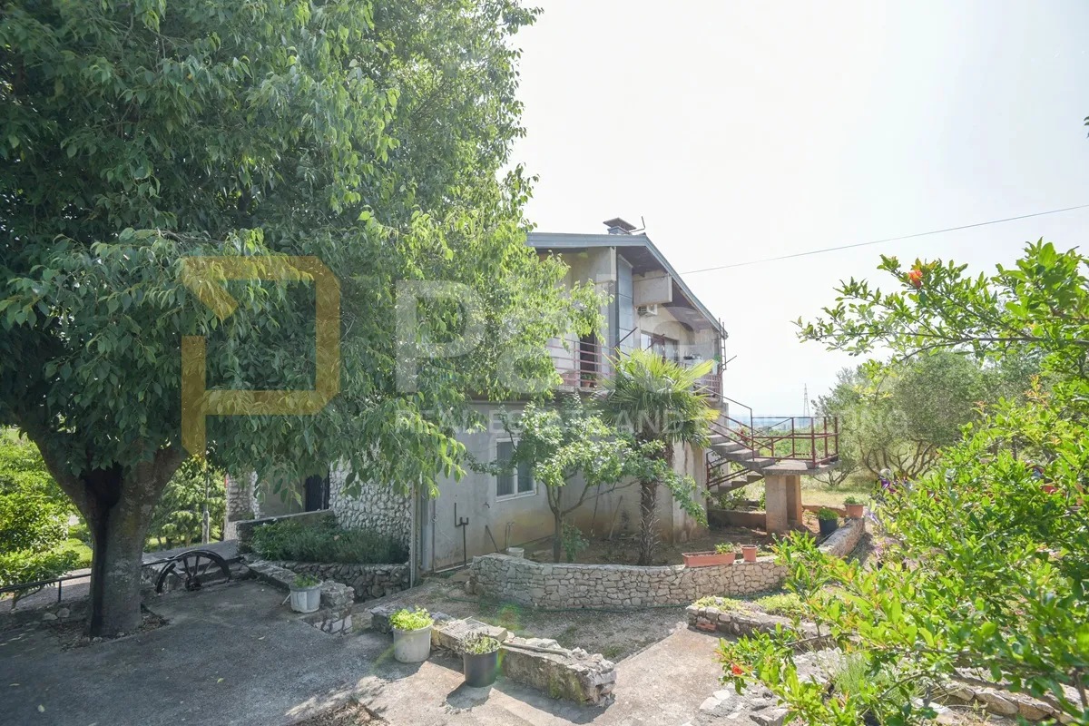 stambeno poslovna kuća s velikom okućnicom, stankovci-crljenik, 300 m2 - slika 4