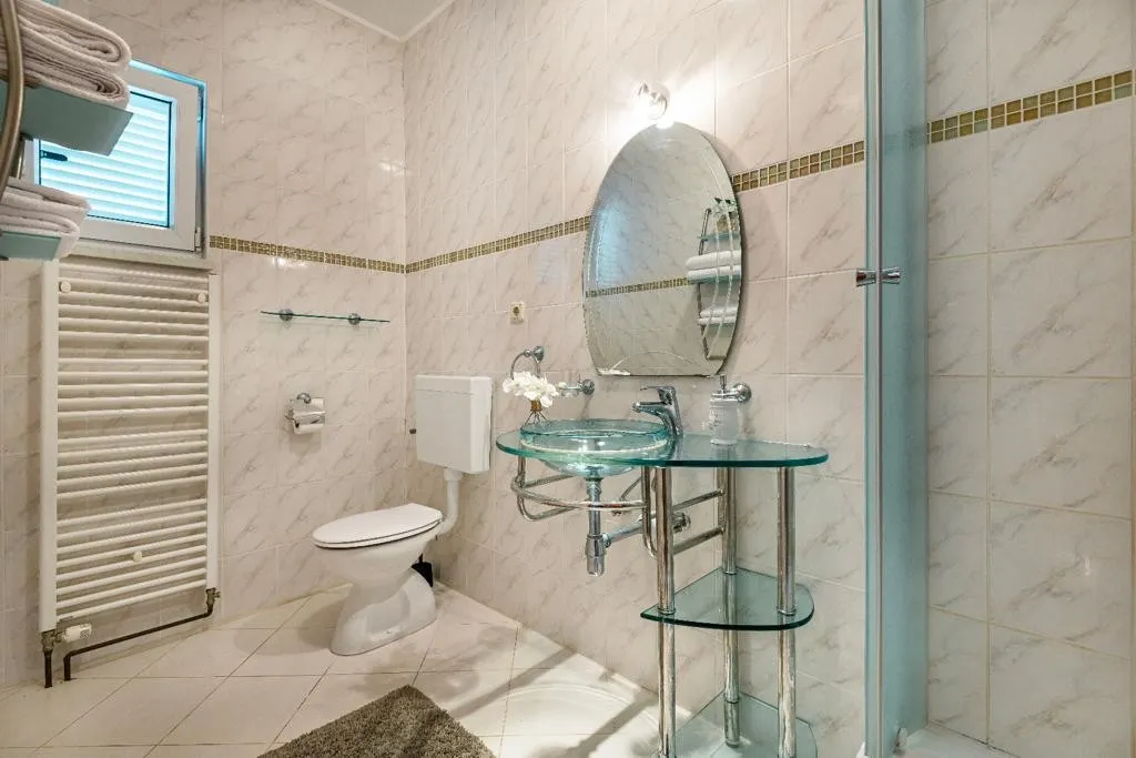 predivna kuća sa bazenom, lozovac, 320 m2 - slika 13