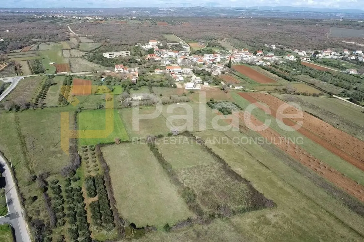 građevinsko zemljište 1797 m2 - slika 2