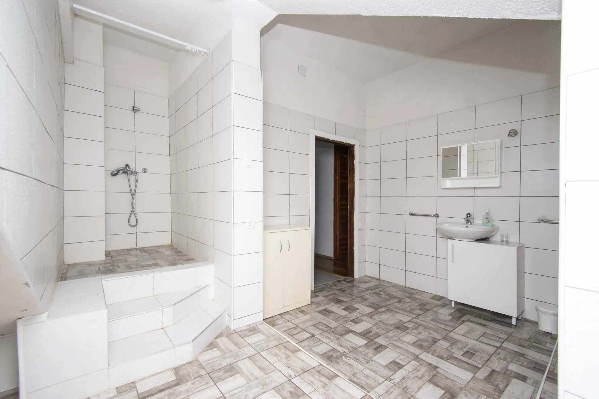 starigrad: višeapartmanska kuća za smještaj do 50 osoba - slika 9