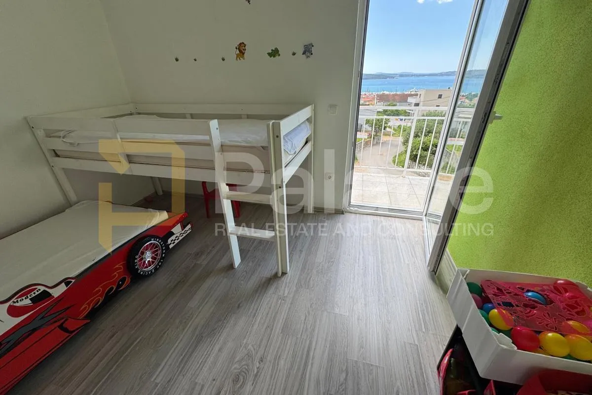 prostrana dvokatnica s okućnicom i garažom u kaštel sućurcu, 309,46 m2 - slika 7