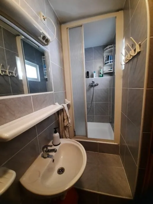 kuća u centru: tribunj, katnica, 120.00 m2 - slika 7