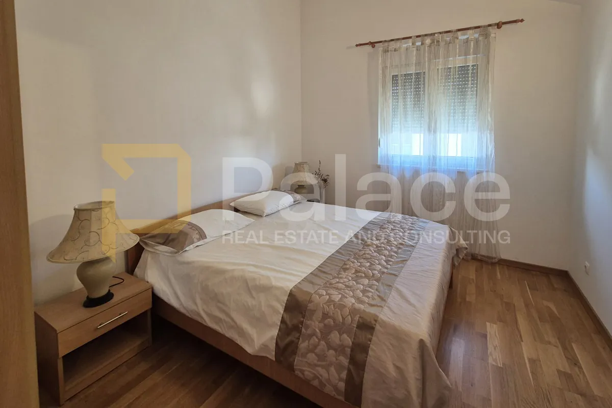 kuća s velikim dvorištem u centru vodica, 531m2 - slika 9