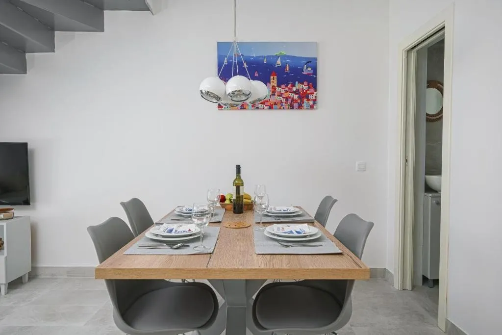 Kuća 70m2, Krapanj, prvi red do mora - Krapanj, Šibenik