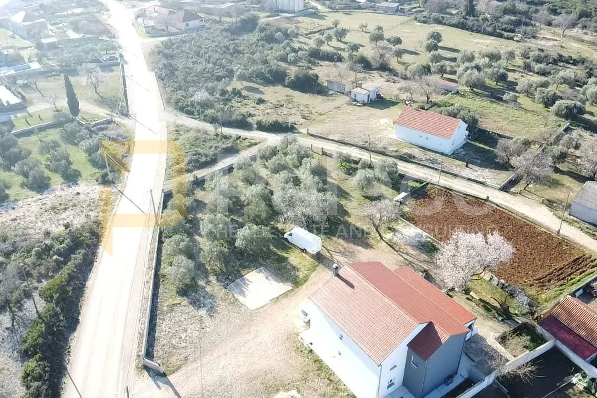 debeljak : građevinsko zemljište s dozvolom za kuću s bazenom 1049 m2 - slika 2