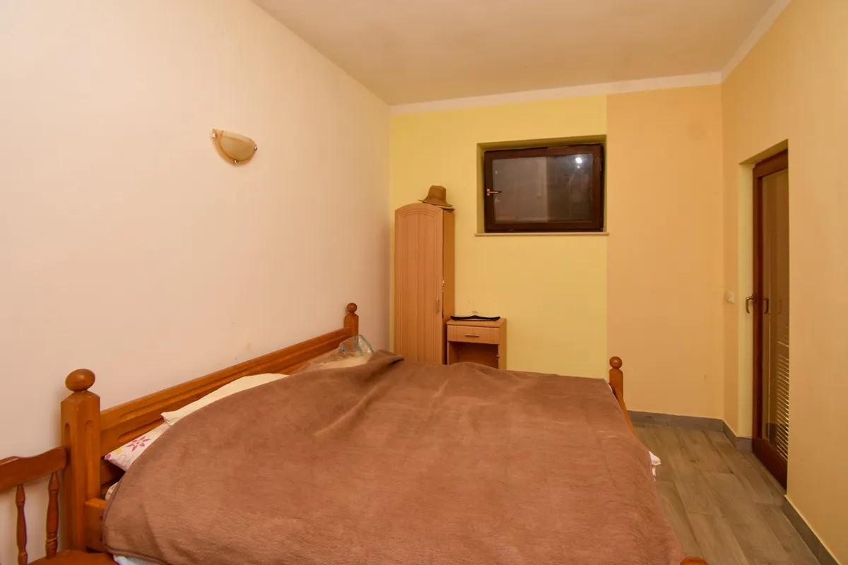 veliko imanje s kućom prizemnicom, nedaleko mora, murter-jezera 360 m2 - slika 8