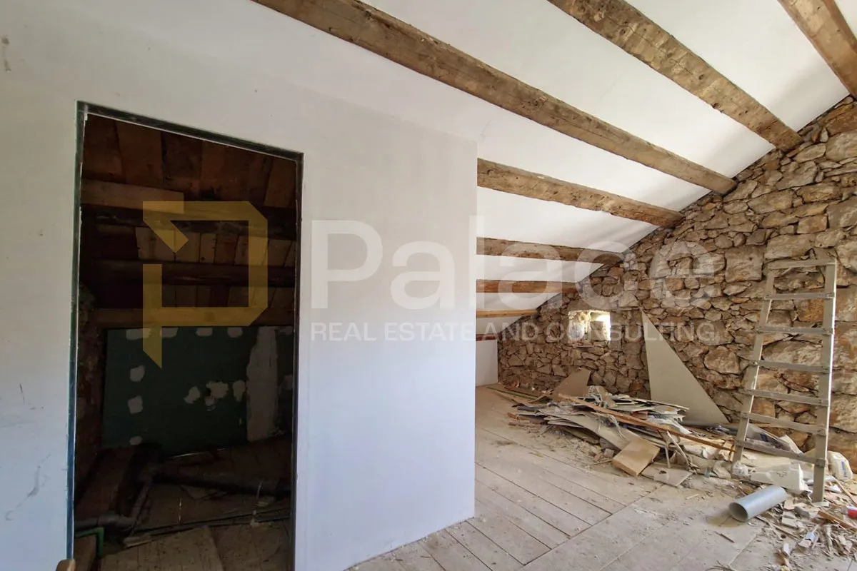 predivna kamena kuća s okućnicom i pogledom, križišće, 250 m² - slika 8