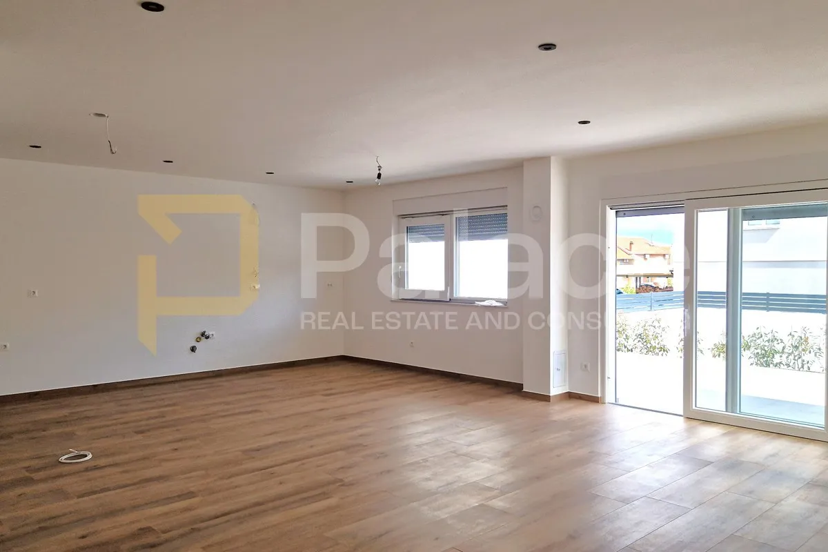 nova dvojna kuća s 3 spavaće sobe i velikim dvorištem, vodice 162 m2 - slika 11
